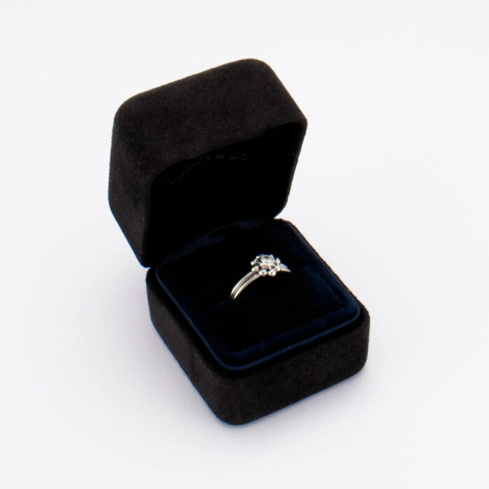 TIFFANY & CO. – Diamond Flower Ring - Image 6