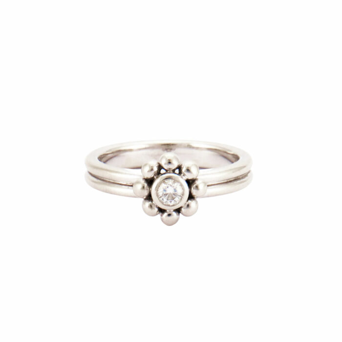 TIFFANY & CO. – Diamond Flower Ring