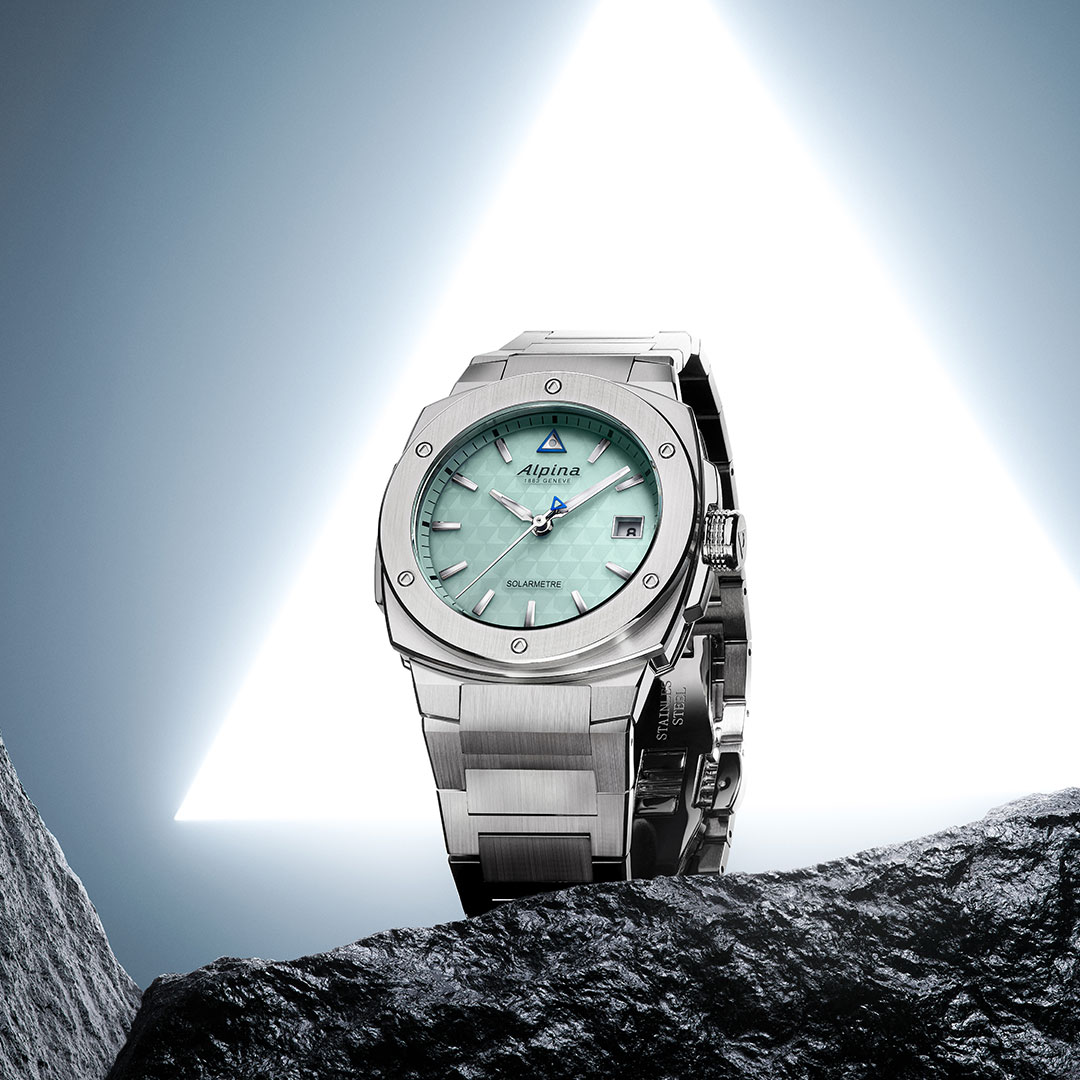 Alpiner Extreme Solarmetre Watch Green Dial AL-140LGR3AE6B